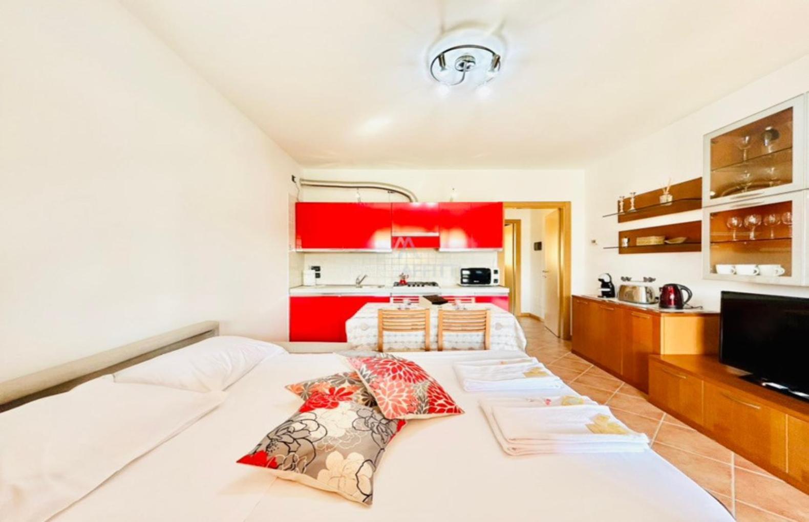 Artemide Apartment - A Soli 150M Dal Lago Di Garda Sirmione Exterior foto