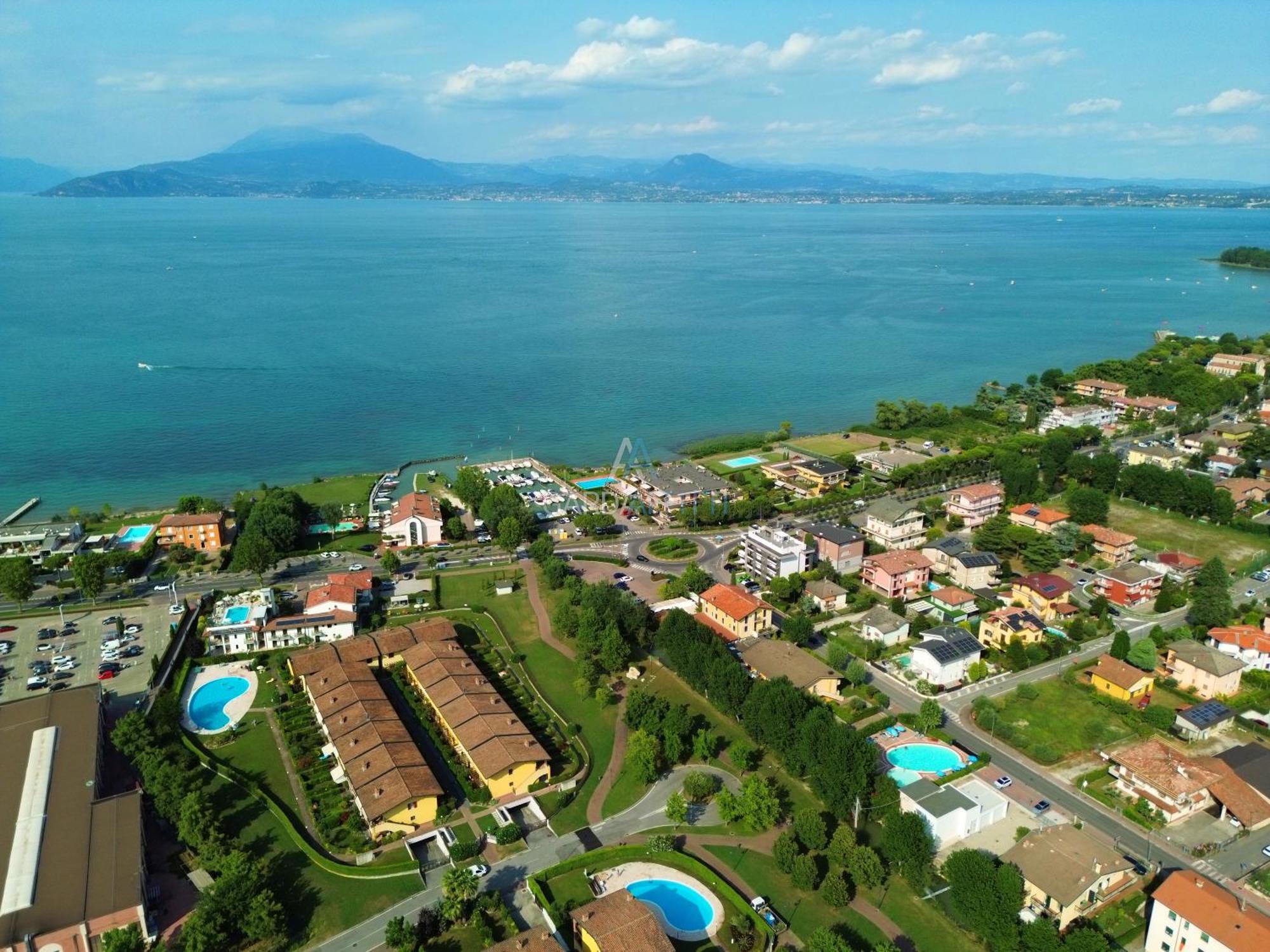 Artemide Apartment - A Soli 150M Dal Lago Di Garda Sirmione Exterior foto